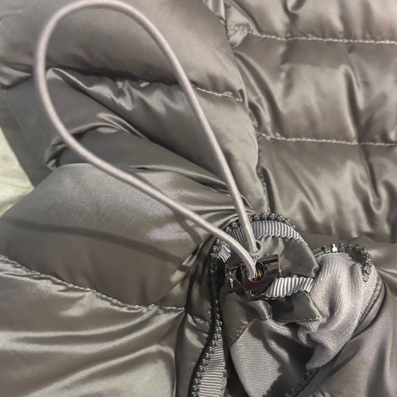 lululemon athletica taupe gray Hooded Puffer Vest - Picture 3 of 5